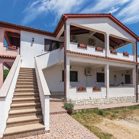 Two-bedroom In Апартаменты Peruski