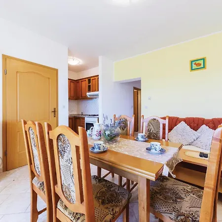 Apartment Beautiful In With Kitchen Peruski