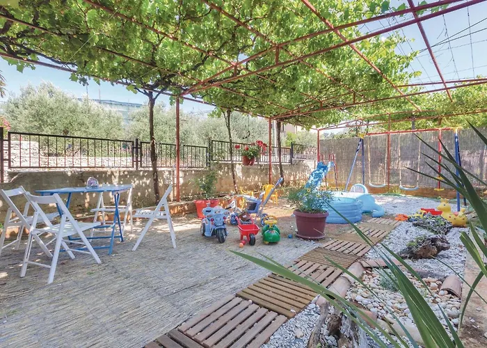 Two-bedroom In 아파트 *